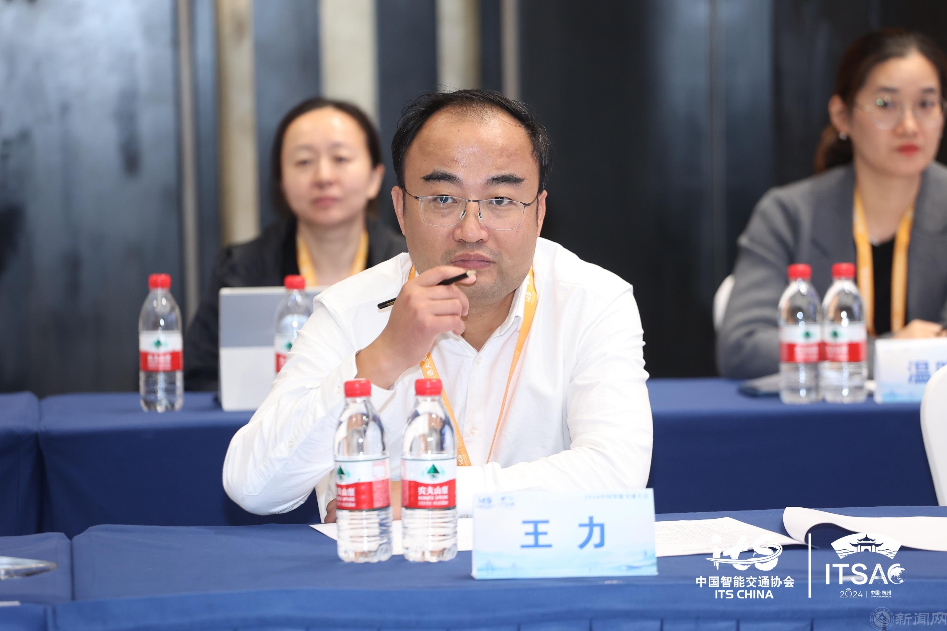 王力董事长讲话.jpg
